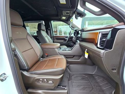 New 2025 GMC Sierra 2500 Denali w/ Denali Reserve Package AWD/4WD image 18