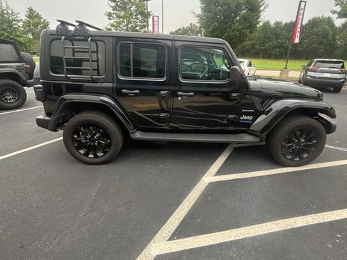 Used 2022 Jeep Wrangler Unlimited Sahara AWD/4WD image 6