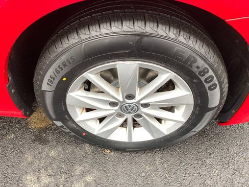 Used 2016 Volkswagen Golf S image 33