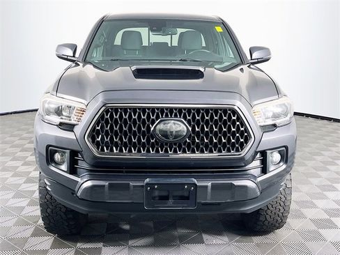 Used 2019 Toyota Tacoma TRD Sport w/ Technology Package image 3