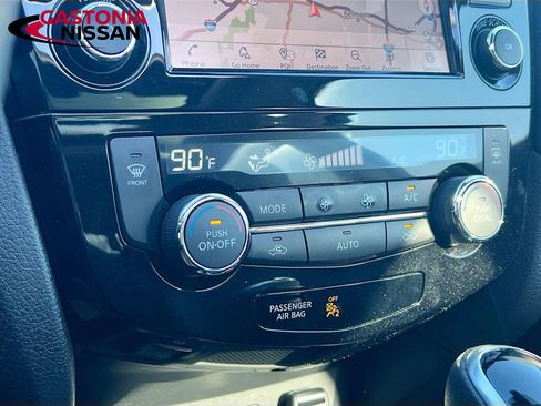 Used 2019 Nissan Rogue SL w/ Premium Package image 21