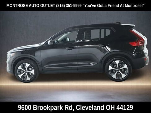 Used 2023 Volvo XC40 B5 Plus w/ Climate Package image 11