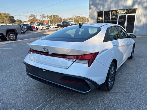 Used 2024 Hyundai Elantra SEL image 9
