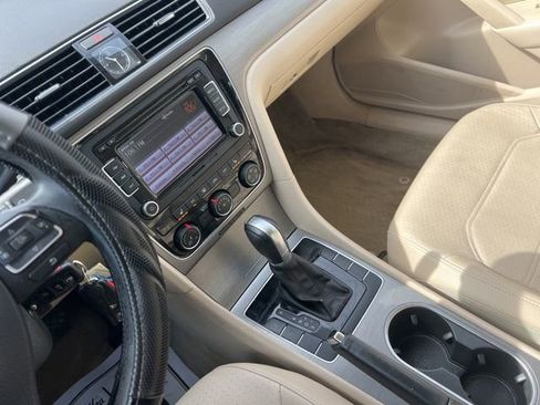Used 2015 Volkswagen Passat TDI SE image 19