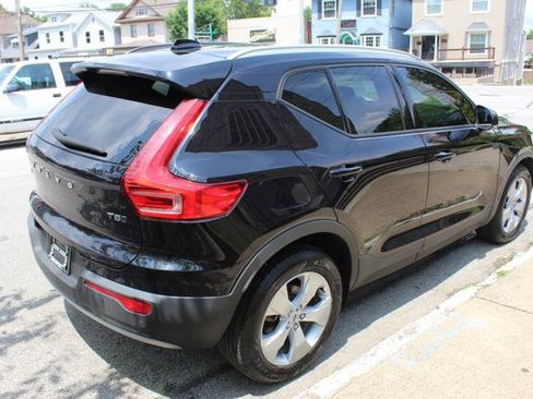 Used 2022 Volvo XC40 T5 Momentum image 8