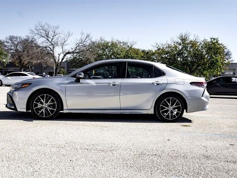 Used 2024 Toyota Camry SE image 8