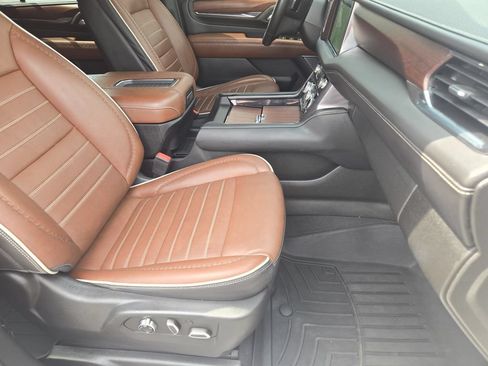 Used 2023 GMC Yukon XL Denali Ultimate AWD/4WD image 15
