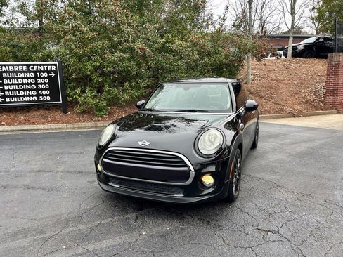 Used 2017 MINI Cooper 2-Door Hardtop image 2