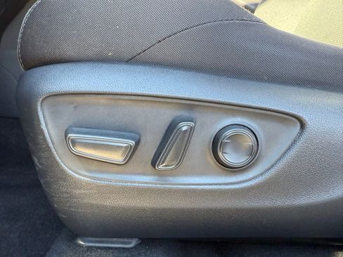 Used 2024 Toyota Venza LE image 20