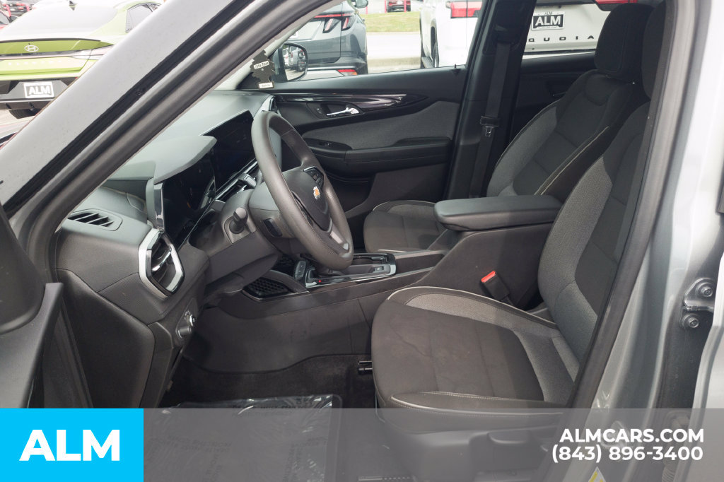 Used 2025 Chevrolet TrailBlazer LT FWD image 15