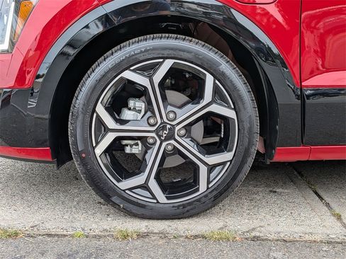 Used 2024 Kia Niro SX Touring image 30