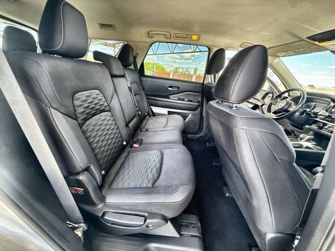 Used 2022 Nissan Pathfinder SV AWD/4WD image 18