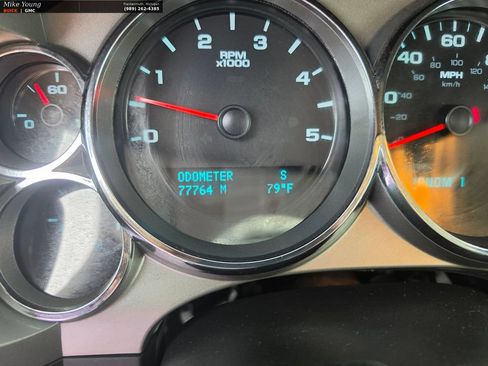 Used 2011 Chevrolet Silverado 2500 LT w/ Interior Plus Package RWD image 18