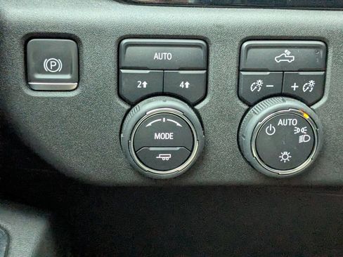 Used 2024 Chevrolet Silverado 1500 LT AWD/4WD image 25