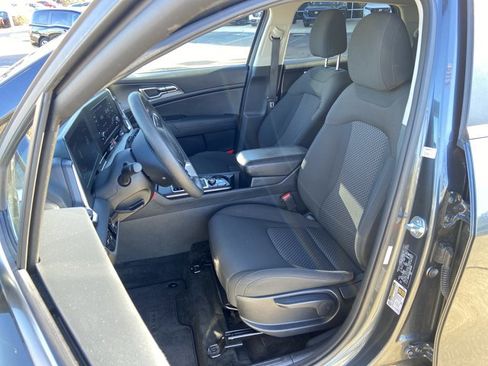 Used 2024 Kia Sportage LX image 17