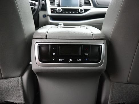 Used 2018 Toyota Highlander XLE w/ Protection Package #3 AWD/4WD image 35