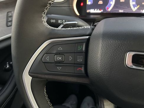 New 2025 Jeep Grand Cherokee Limited w/ Black Appearance Package image 13