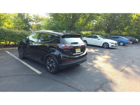 Used 2023 Chevrolet Bolt LT w/ Infotainment Package FWD image 4