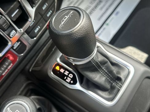 Used 2025 Jeep Gladiator Mojave AWD/4WD image 25