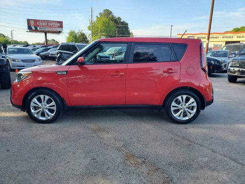 Used 2016 Kia Soul + image 4