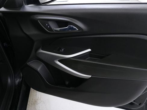 Used 2024 Chevrolet Trax LS image 33