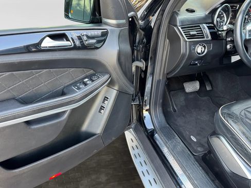 Used 2016 Mercedes-Benz GL 550 4MATIC image 11