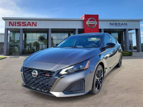 Certified 2023 Nissan Altima 2.5 SR image 9