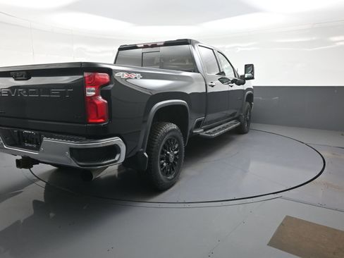 Used 2020 Chevrolet Silverado 2500 LTZ w/ LTZ Plus Package image 3