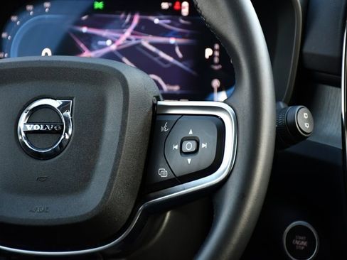 Certified 2025 Volvo XC40 B5 Core image 22