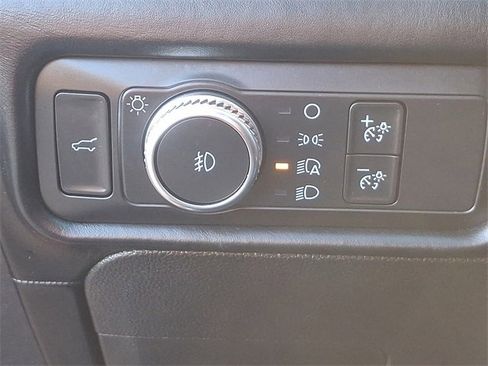 Used 2020 Ford Explorer Platinum w/ Premium Technology Package image 23