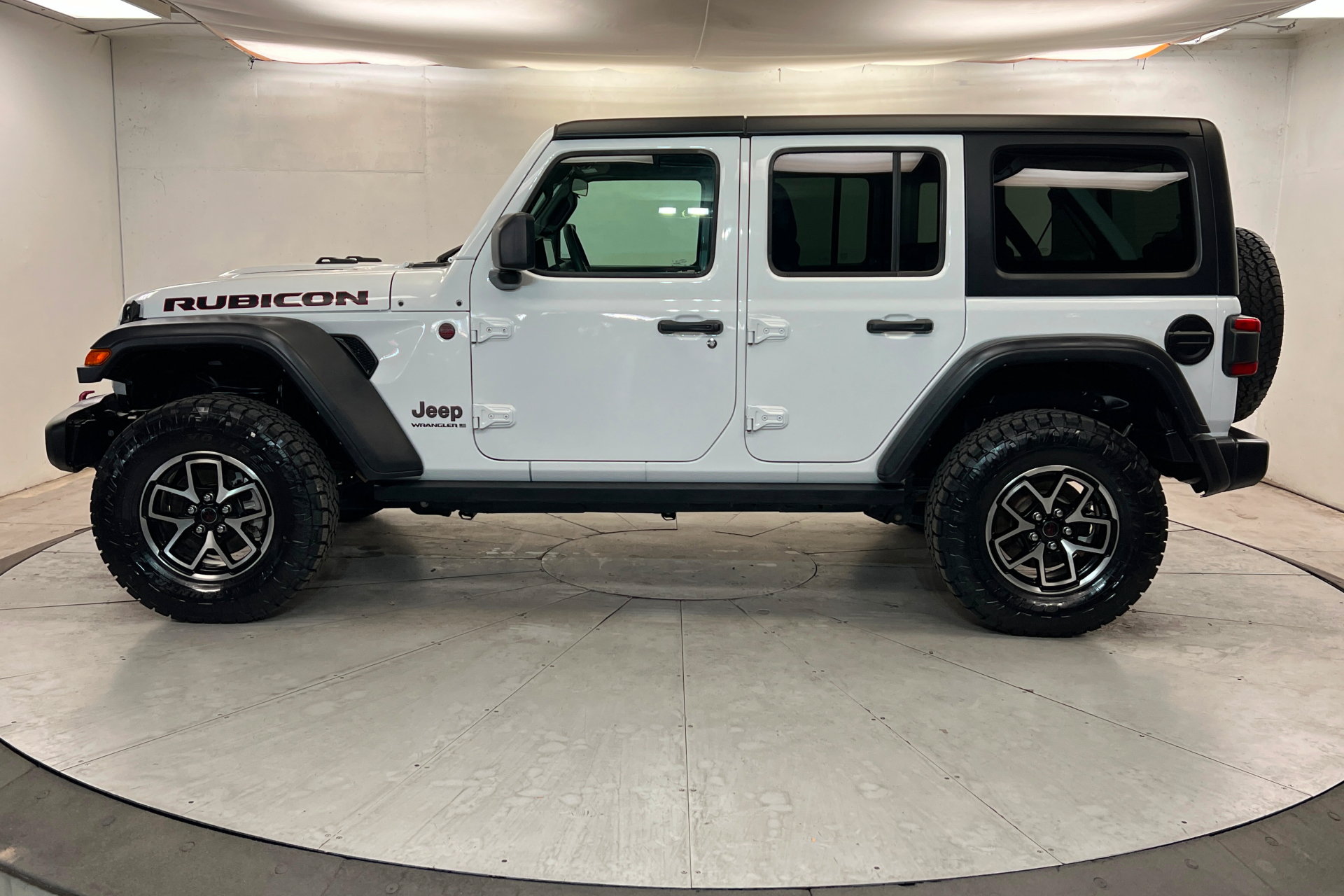 Certified 2025 Jeep Wrangler Unlimited Rubicon AWD/4WD image 2