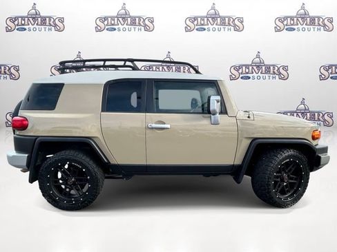 Used 2011 Toyota FJ Cruiser 2WD w/ Convenience Pkg image 2