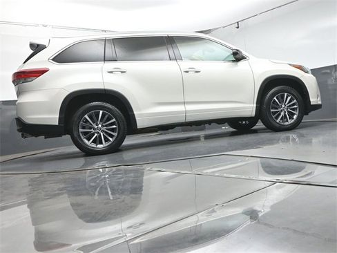 Used 2017 Toyota Highlander XLE image 51