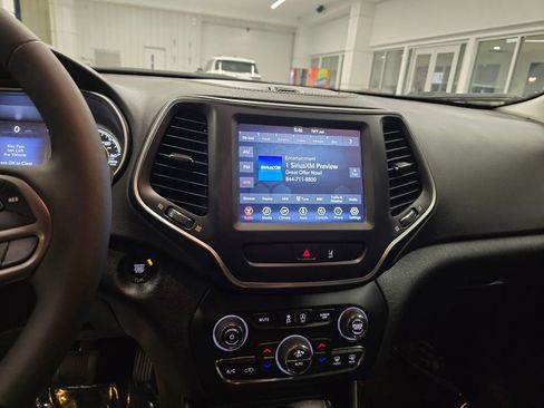 Used 2022 Jeep Cherokee Latitude Lux FWD image 21