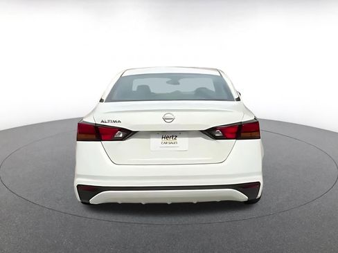 Used 2025 Nissan Altima 2.5 SV FWD image 12