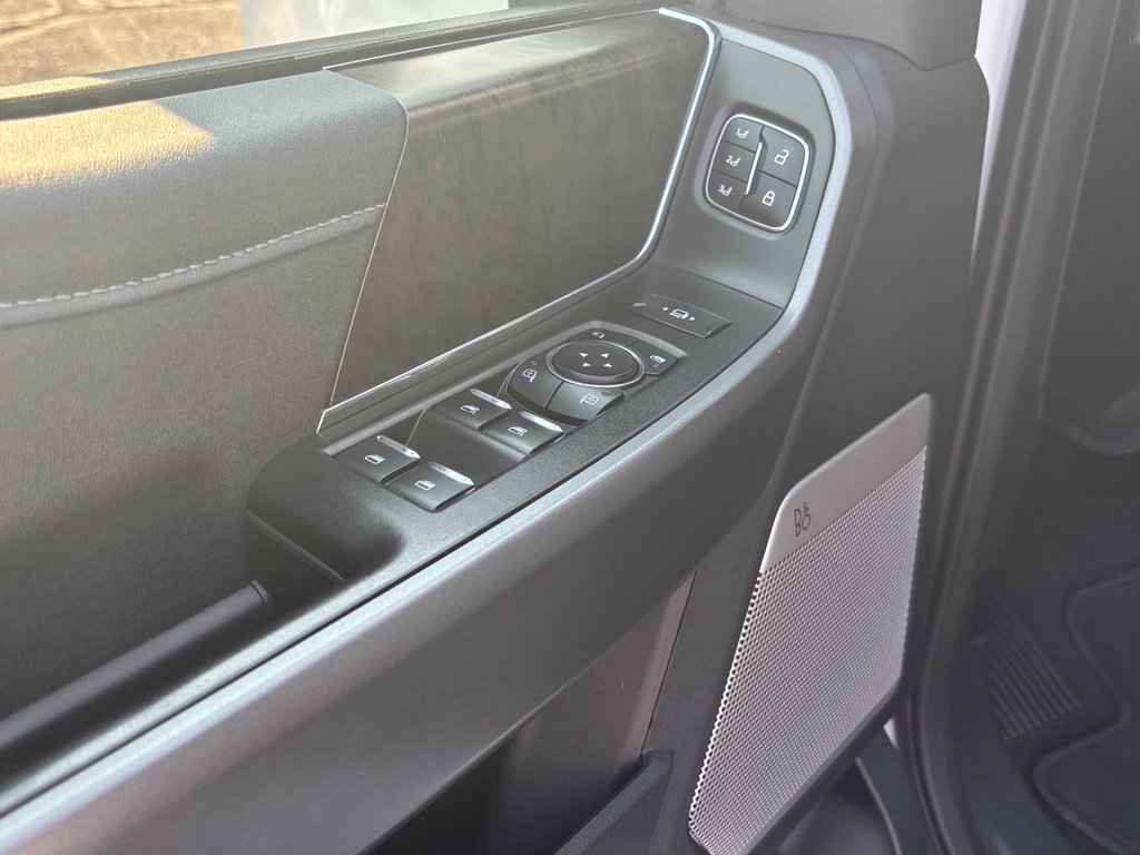 Used 2025 Ford F250 Lariat AWD/4WD image 17