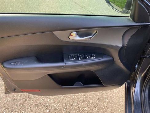 Used 2019 Kia Forte LXS FWD image 12