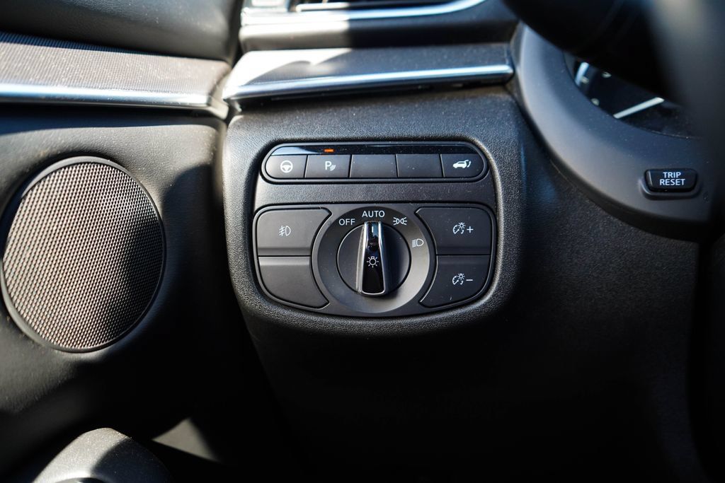 Used 2022 INFINITI QX50 Luxe w/ Appearance Package FWD image 31