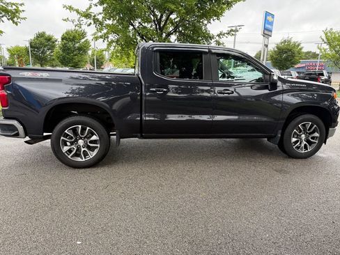 Used 2022 Chevrolet Silverado 1500 LT AWD/4WD image 6