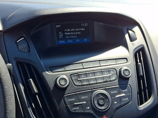 Used 2018 Ford Focus SE w/ SE Appearance Package FWD image 16