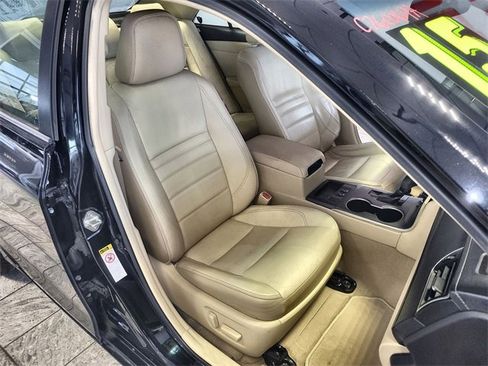 Used 2015 Toyota Camry XLE image 24