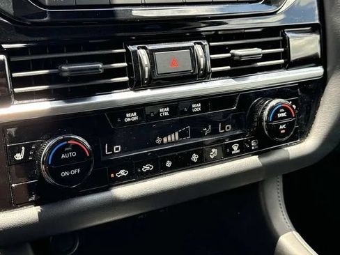 Used 2025 Nissan Pathfinder SV FWD image 41