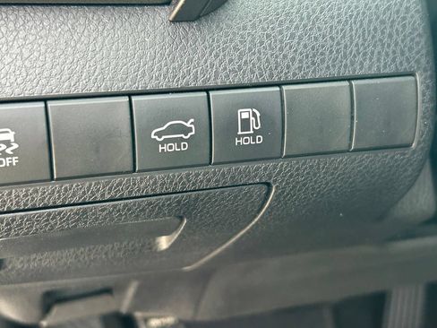 Used 2019 Toyota Camry SE FWD image 24