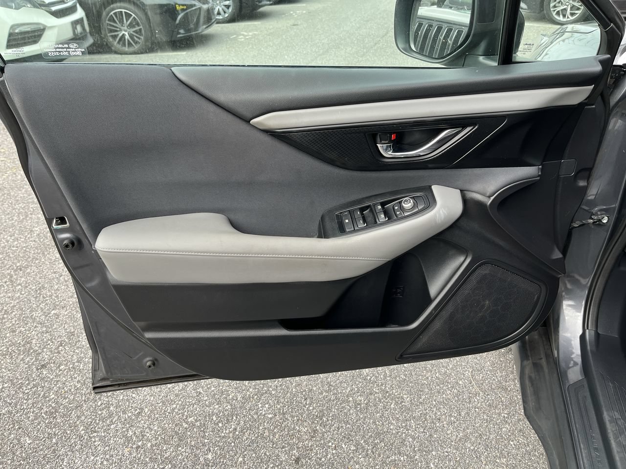 Used 2023 Subaru Outback Premium AWD/4WD image 3
