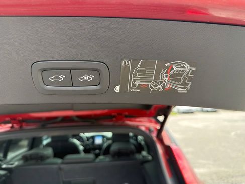Used 2021 Volvo XC40 T4 R-Design w/ Climate Package FWD image 13