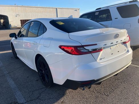 Used 2025 Toyota Camry SE image 6