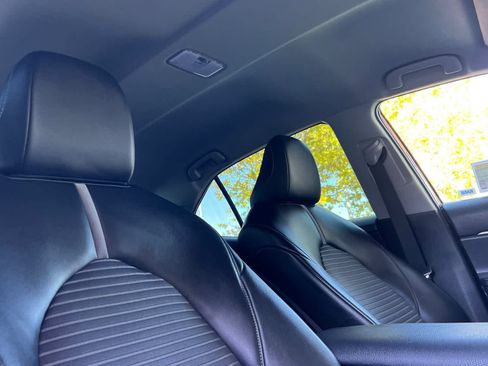 Used 2022 Toyota Camry SE FWD image 17