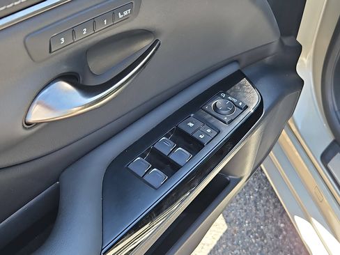 Used 2022 Lexus ES 300h w/ Premium Package FWD image 12