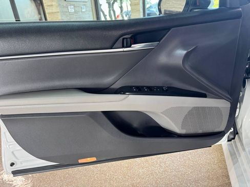 Used 2018 Toyota Camry LE FWD image 16