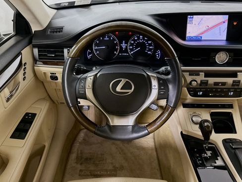 Used 2013 Lexus ES 350 w/ Luxury Pkg FWD image 18